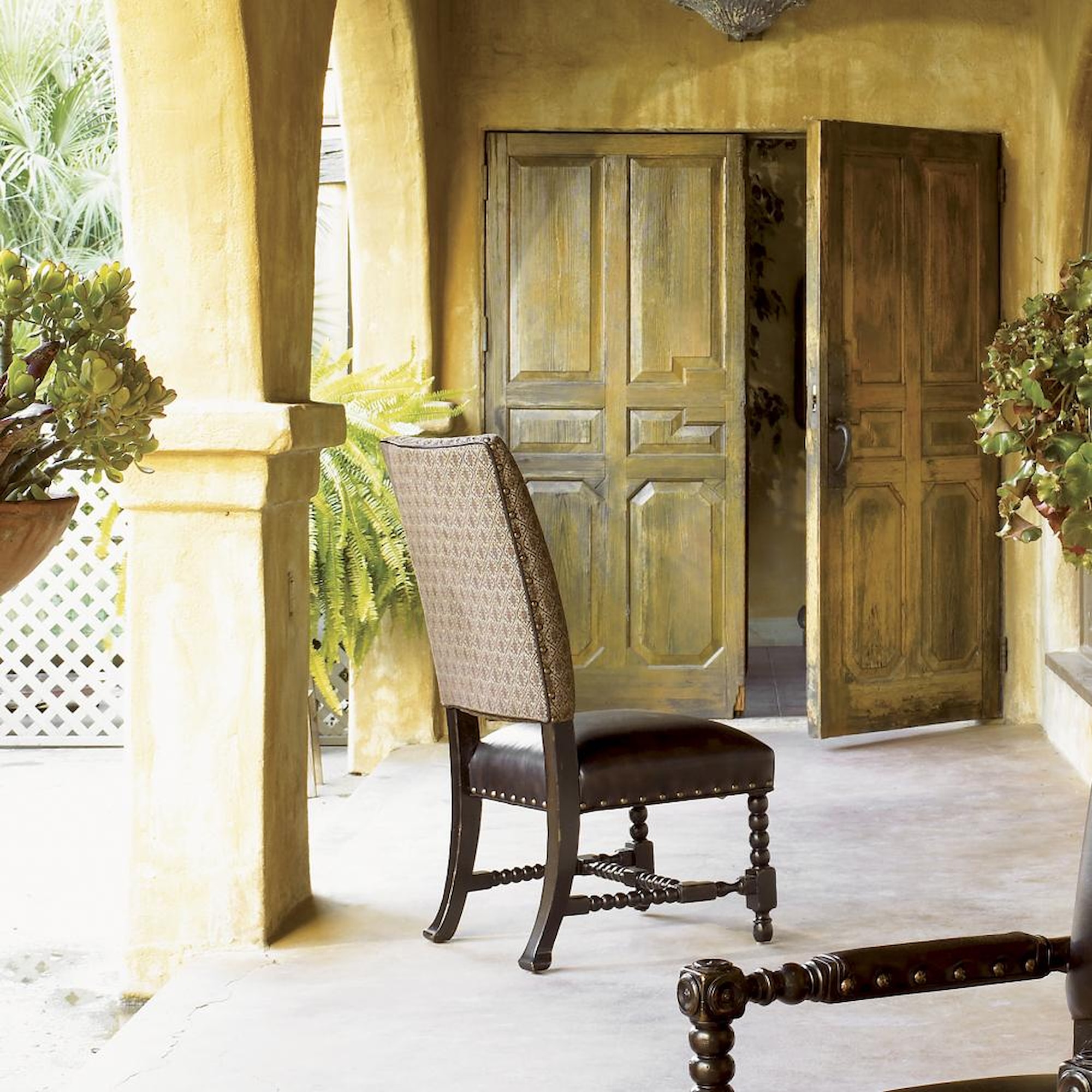 Tommy Bahama Home Kingstown 61988401 Leather/Fabric Upholstered